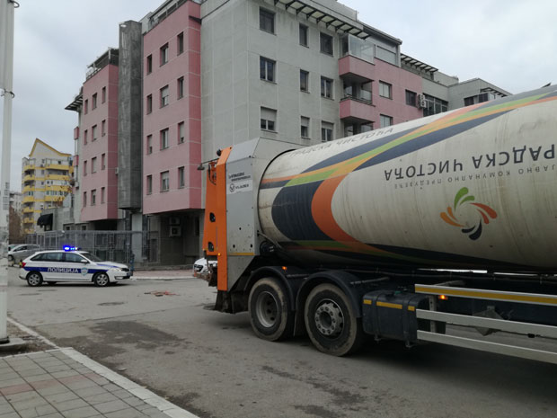 НЕСРЕЋА НА НОВОМ БЕОГРАДУ: Жену убио ђубретарски камион